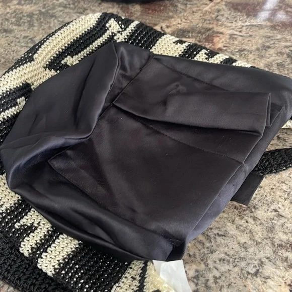 No Boundries Black and Cream crochet Patterned Women's Bag. New with tag. - Picture 9 of 10